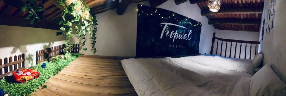 Standard Quadruple Room | Desk, free WiFi