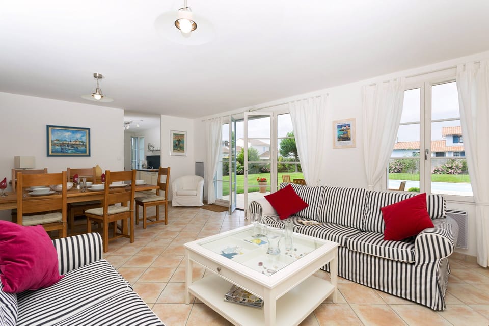 Find serenity in our rustic duplex villa on the golf course!