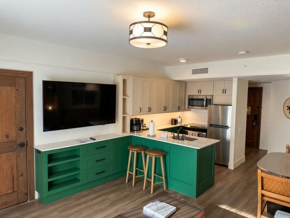 Full Kitchen • Stainless Appliances