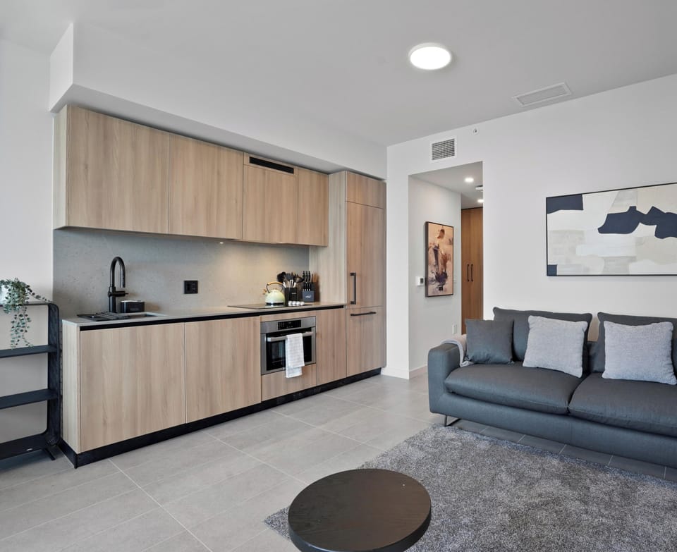 Studio, Balcony, Bay View | Living room | Smart TV