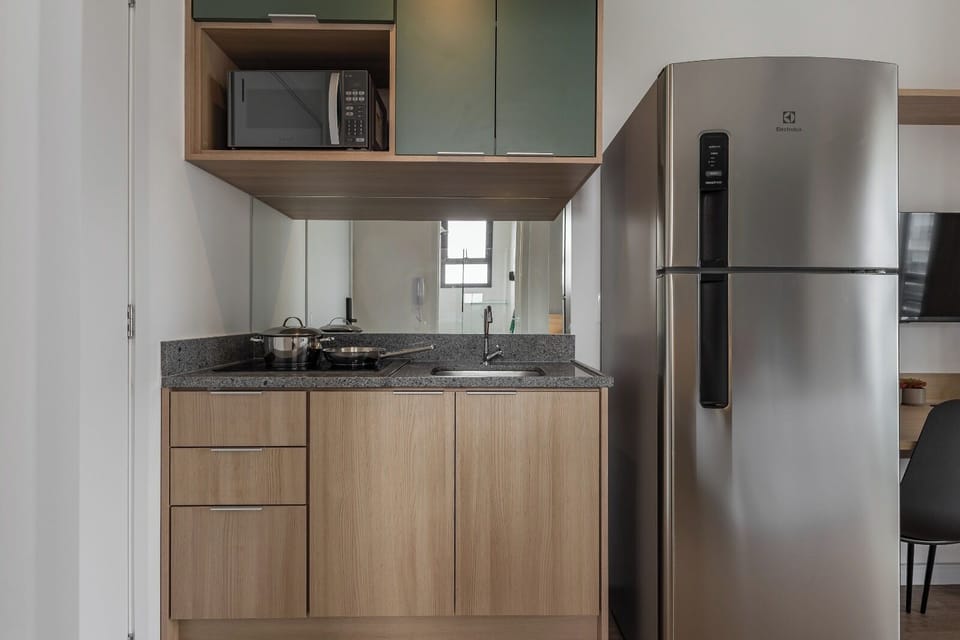 Deluxe Apartment, 1 Double Bed, Balcony, City View | Private kitchen | Full-size fridge, microwave, stovetop, cookware/dishes/utensils