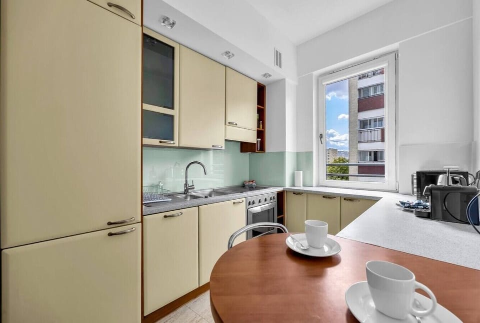 Apartment near Warsaw city center for 4 guests with private parking and a balcony | Book Now with RENTUJEMY.COM