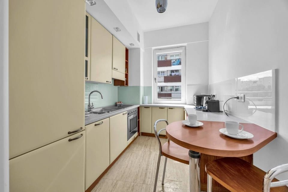 Apartment near Warsaw city center for 4 guests with private parking and a balcony | Book Now with RENTUJEMY.COM
