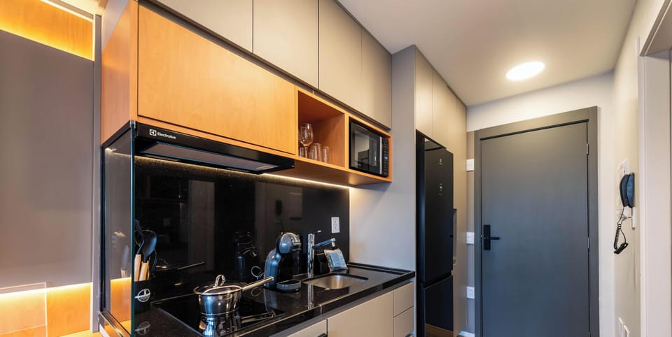 Deluxe Studio, City View | Private kitchen