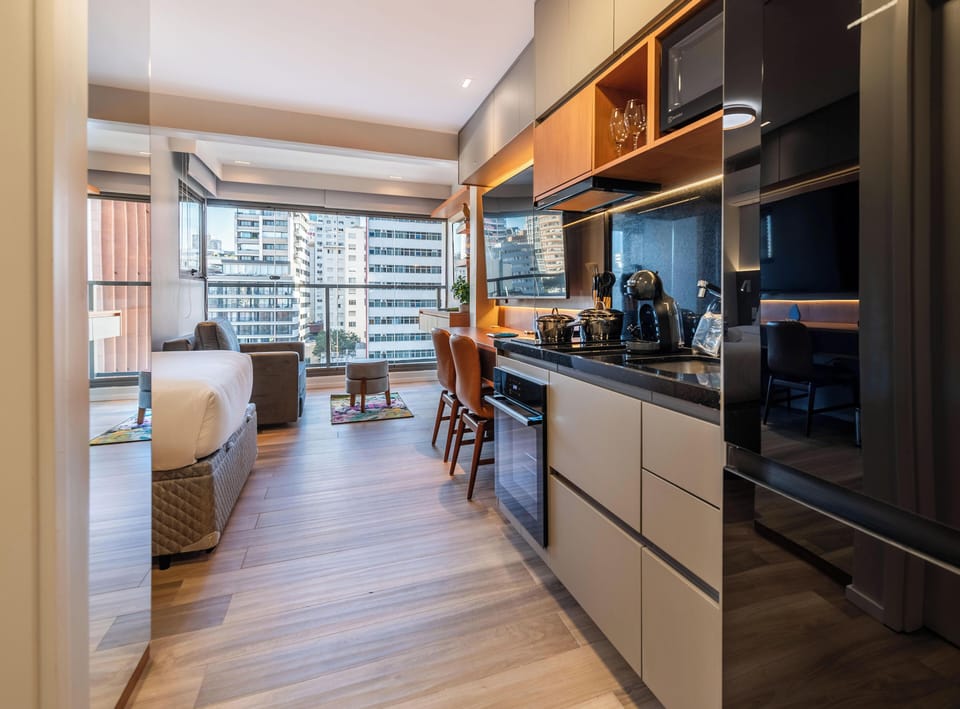 Deluxe Studio, City View | Interior