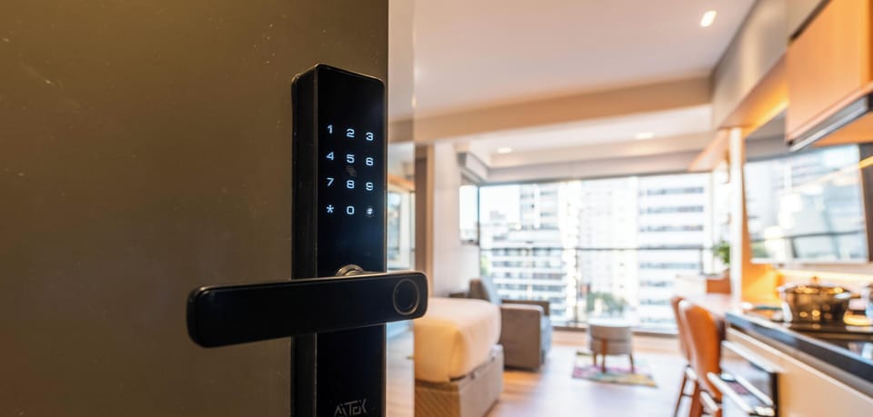 Deluxe Studio, City View | Interior
