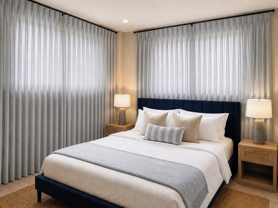 Deluxe Suite | Minibar, in-room safe, blackout drapes, iron/ironing board