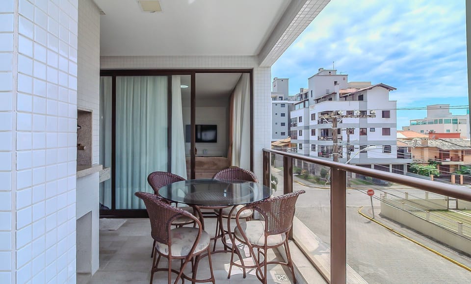Basic Apartment | Outdoor dining