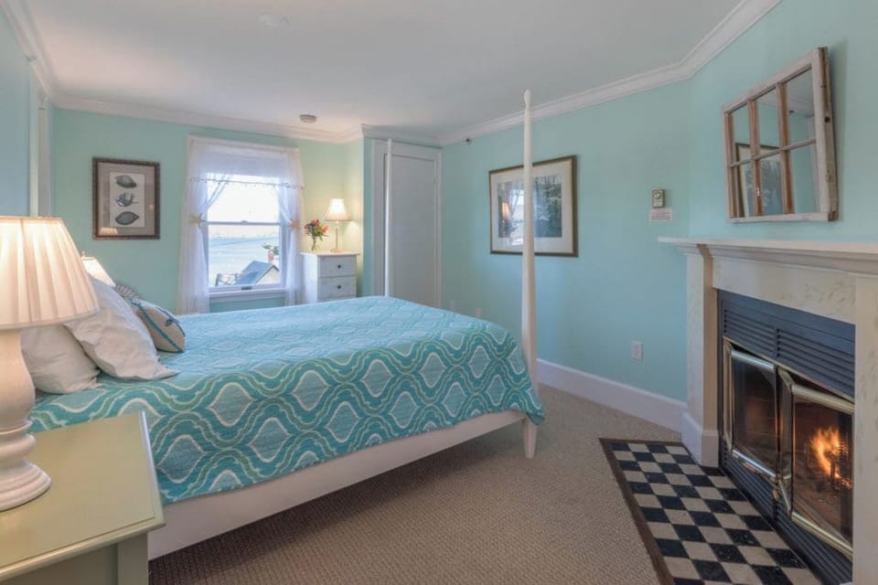 Single Room, 1 Queen Bed, Ocean View | Iron/ironing board (on request), WiFi (free)