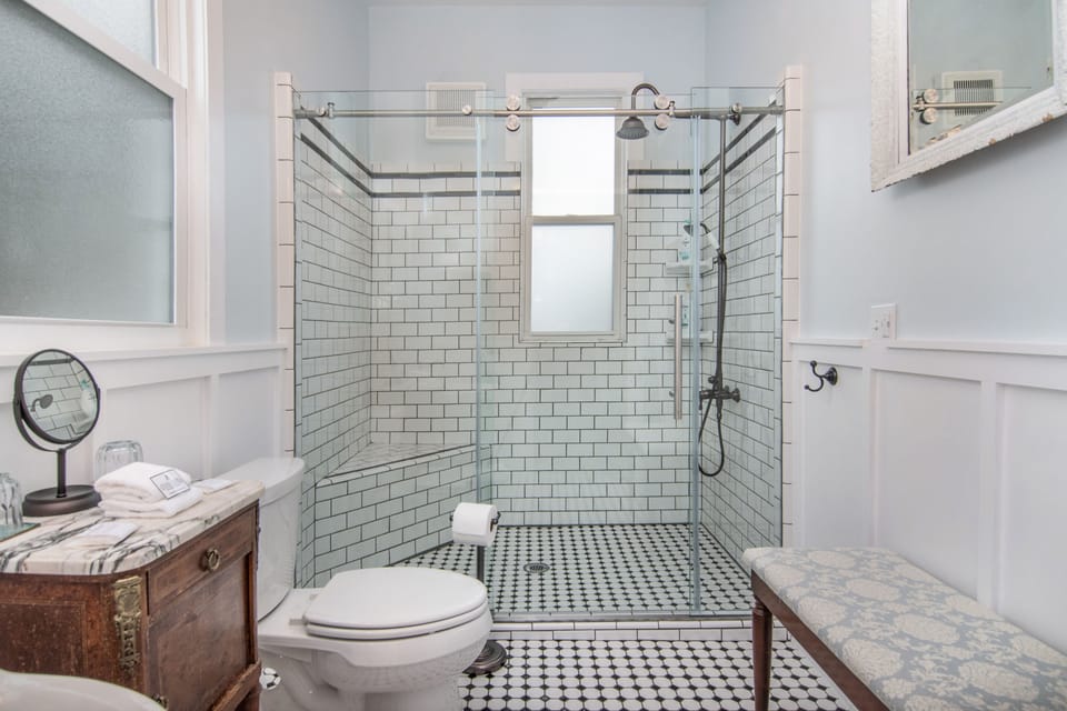 The Monet Room | Bathroom | Free toiletries, hair dryer, bathrobes, towels