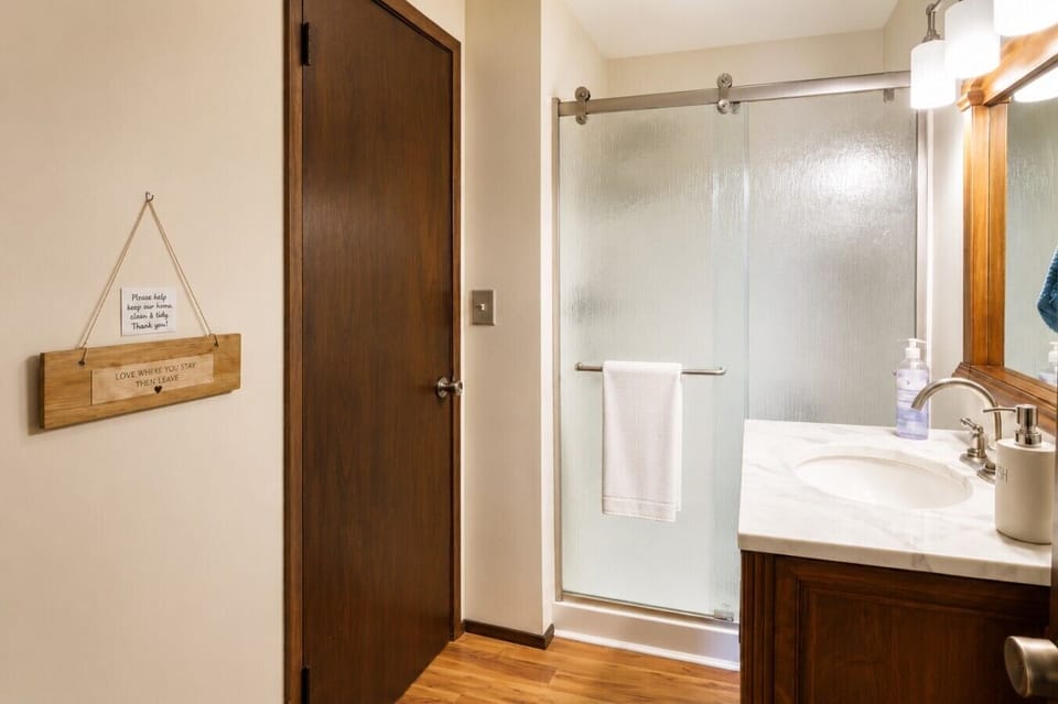 A second full bathroom means eight guests can get ready without waiting, with towels and toiletries provided.