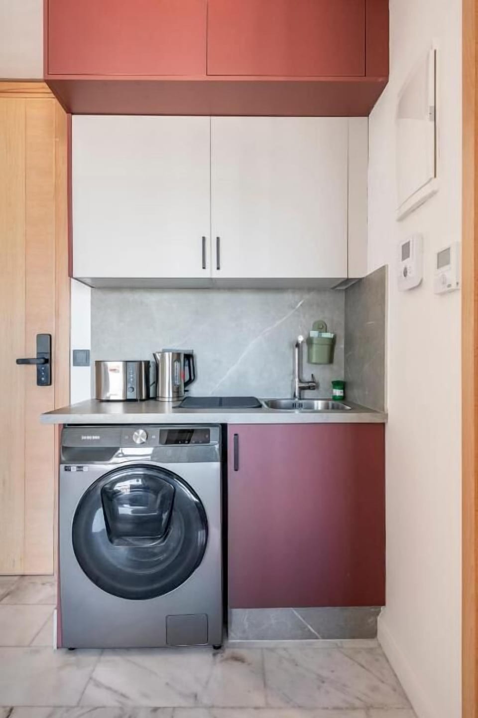 Superior Apartment, Balcony, City View | Private kitchen | Shared fridge, shared microwave