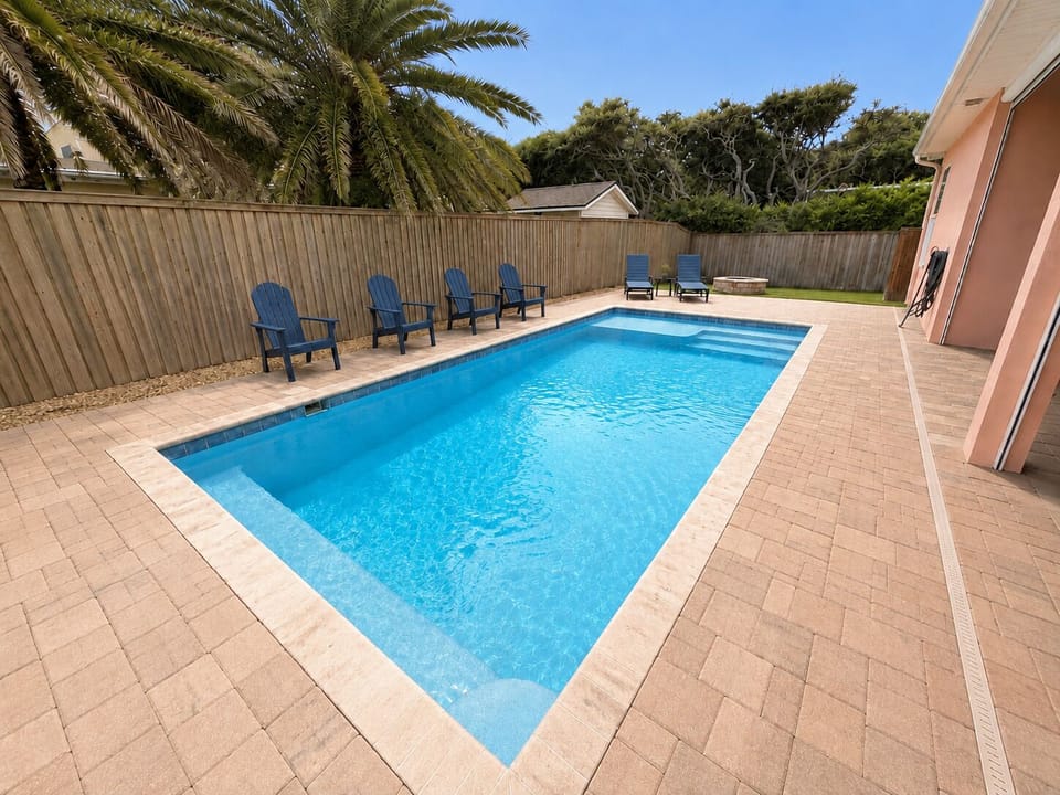 Bench on one side of the pool, Shamu shelf and steps on the other