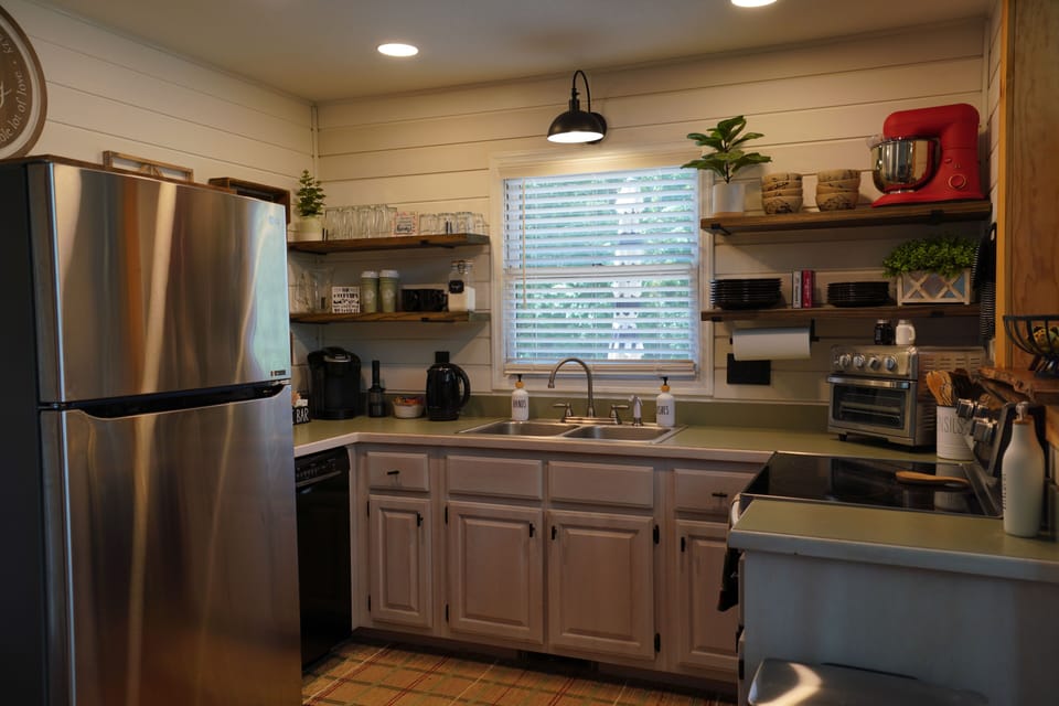 Fully stocked kitchen with air fryer, stand mixer, coffee and tea bar plus more!