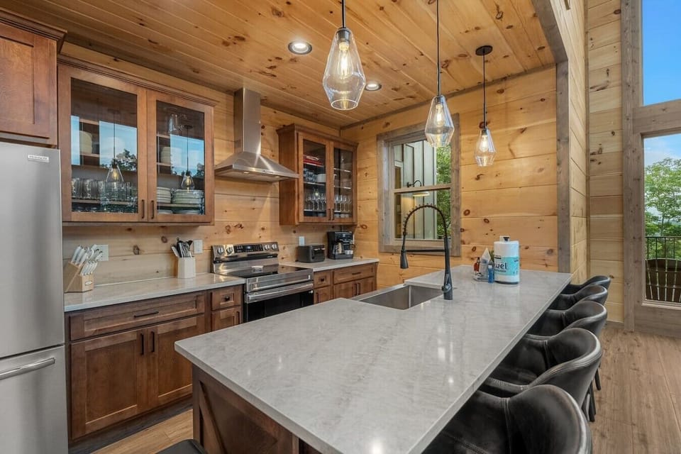 Fully stocked kitchen at Silver Lining