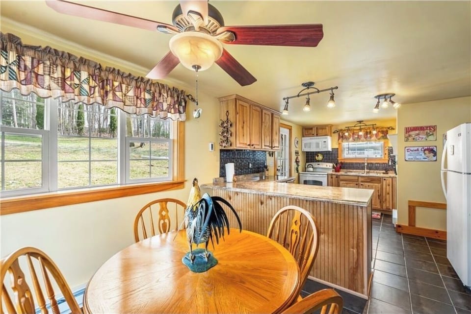 The dining area leads right into the kitchen. The counter is perfect for food prep and serving! 