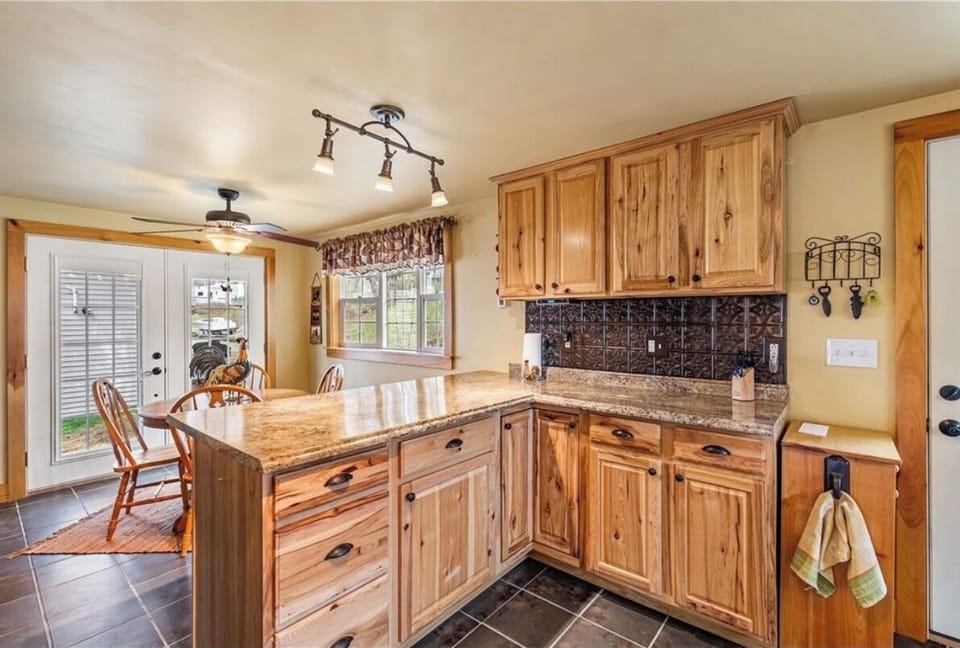 Love to cook or bake? We have tons of counter space for food preparation! 