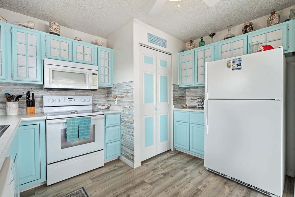 This space is both stylish and functional, perfect for relaxed vacation cooking.