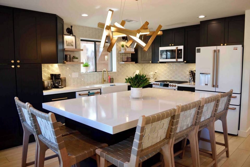 ✨ Completely designer remodeled, BRAND-NEW  CHEF'S KITCHEN with anything you could need for your stay! Gourmet cooking on a gas range with high-end appliances? YES PLEASE!!! ✨