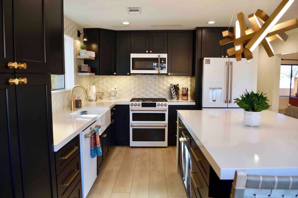 ✨ Completely designer remodeled, BRAND-NEW  CHEF'S KITCHEN with anything you could need for your stay! Gourmet cooking on a gas range with high-end appliances? YES PLEASE!!! ✨