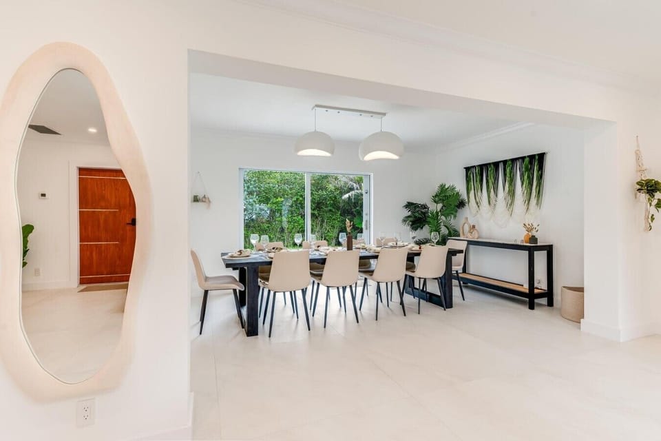 Elegant Dining Room for Entertaining & Gatherings