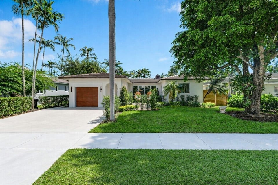 Tropical curb appeal – your stylish getaway begins here