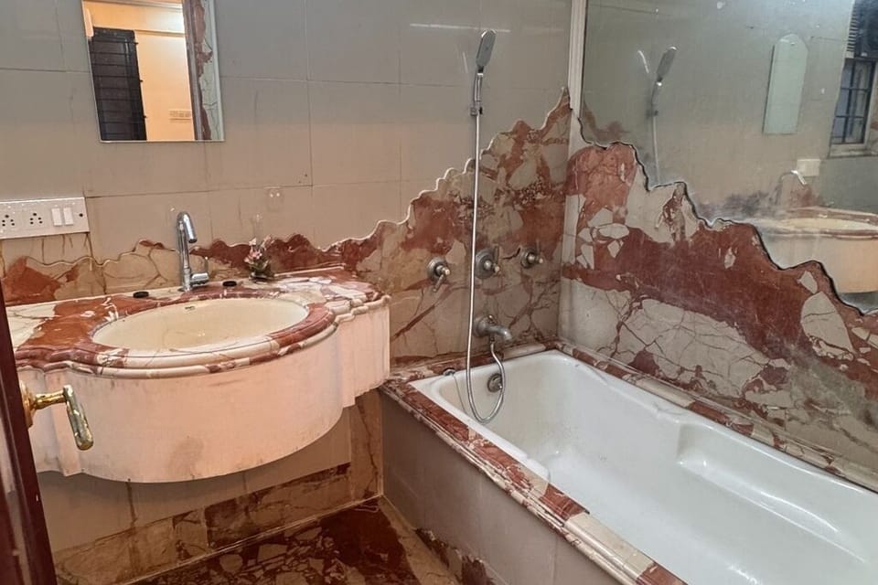 Luxury Apartment | Bathroom