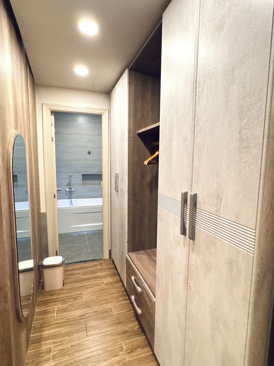 Deluxe Studio, Balcony, City View | Desk, WiFi (free), bed sheets