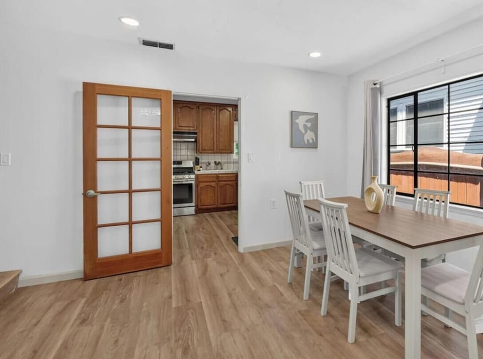 Serve meals straight from the nearby kitchen and linger around the table with your group.
