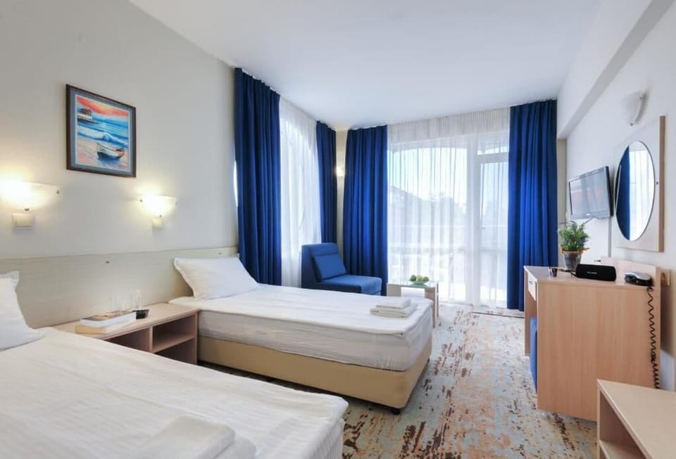 Twin Room, Balcony | Desk, WiFi (free)