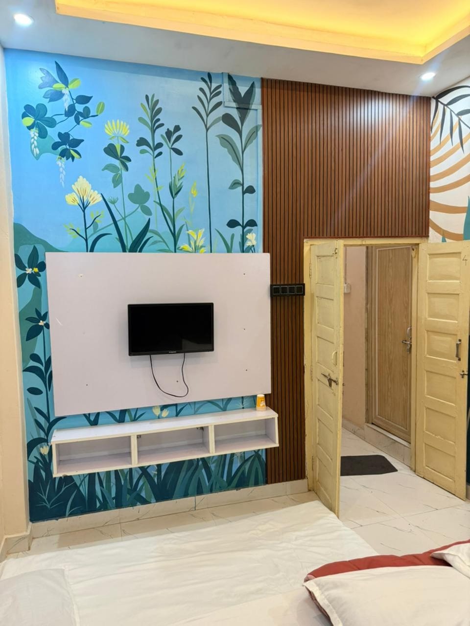 Standard Room, Air conditioning, City View | Desk, laptop workspace, rollaway beds (surcharge), WiFi (free)