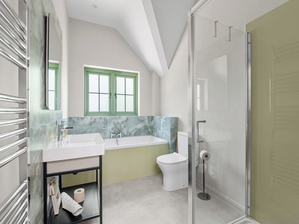 Bathroom | The Harness Barn - Sunray Cottages, Weymouth
