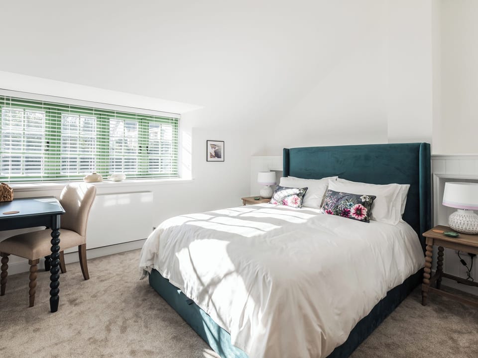 Double bedroom | Suncrest Cottage - Sunray Cottages, Weymouth