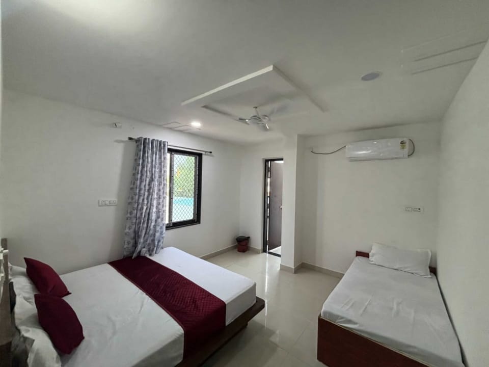 Triple Room, Air conditioning | Rollaway beds (surcharge), WiFi (free), bed sheets