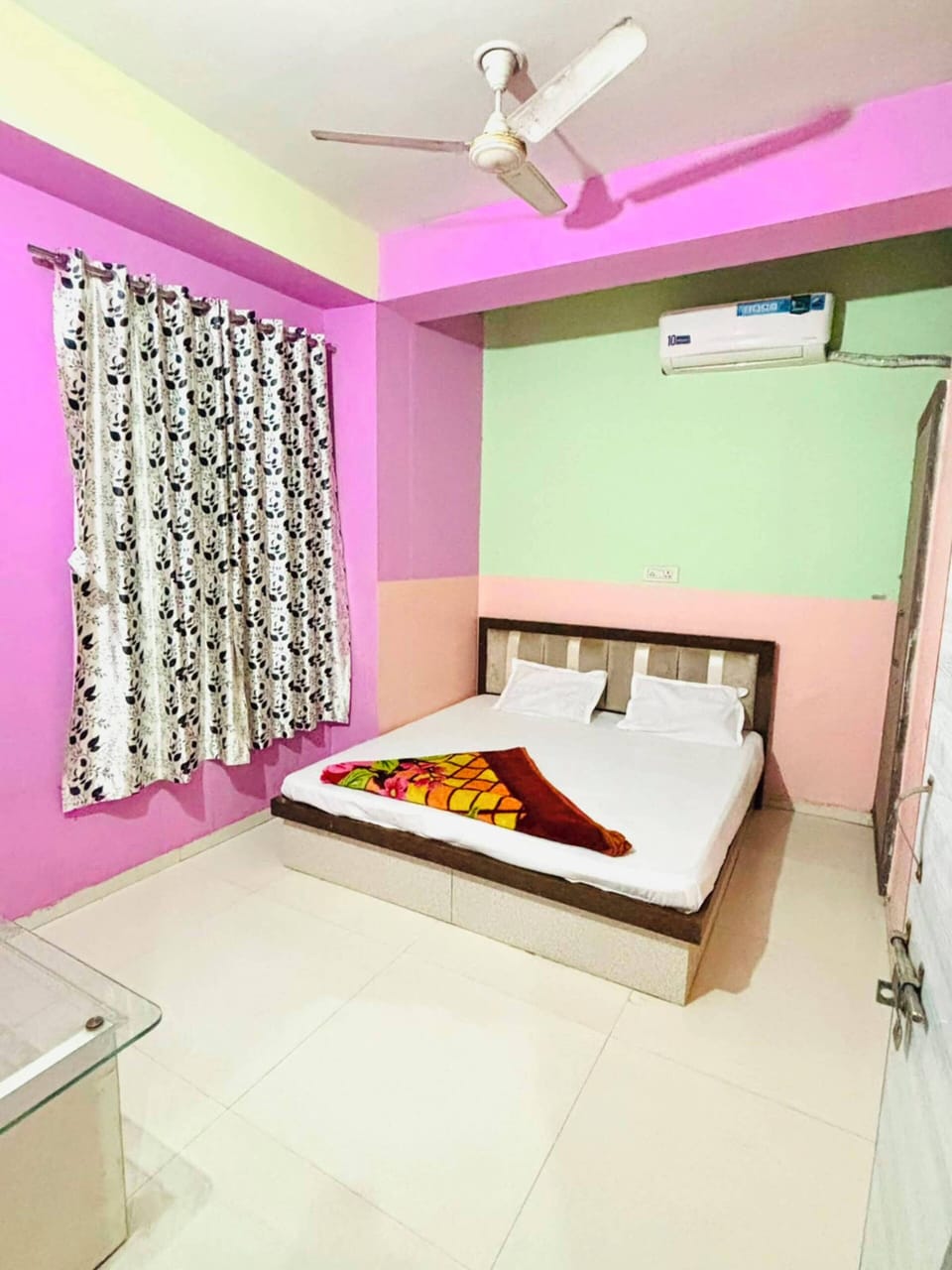 Deluxe Room | Laptop workspace, rollaway beds (surcharge), WiFi (free), bed sheets