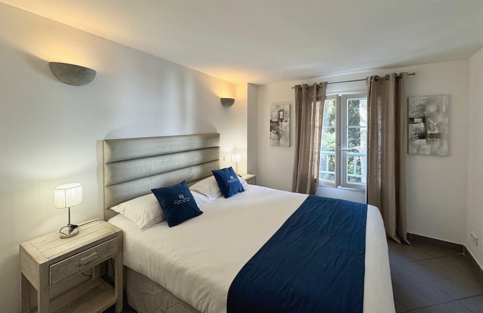 Premium bedding, minibar, in-room safe, soundproofing