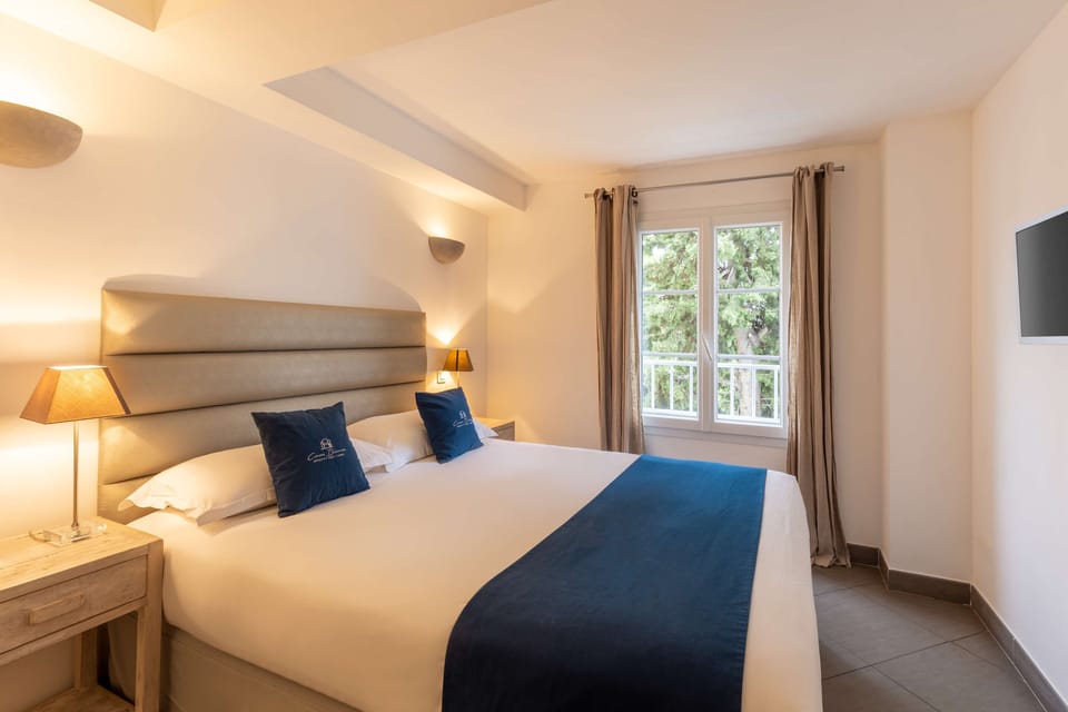 Exclusive Suite, 1 Queen Bed, Non Smoking (with Sofabed) | Premium bedding, minibar, in-room safe, soundproofing