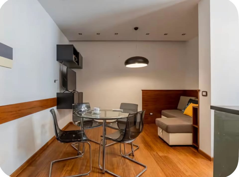 Superior Apartment, Non Smoking, Courtyard View | Dining