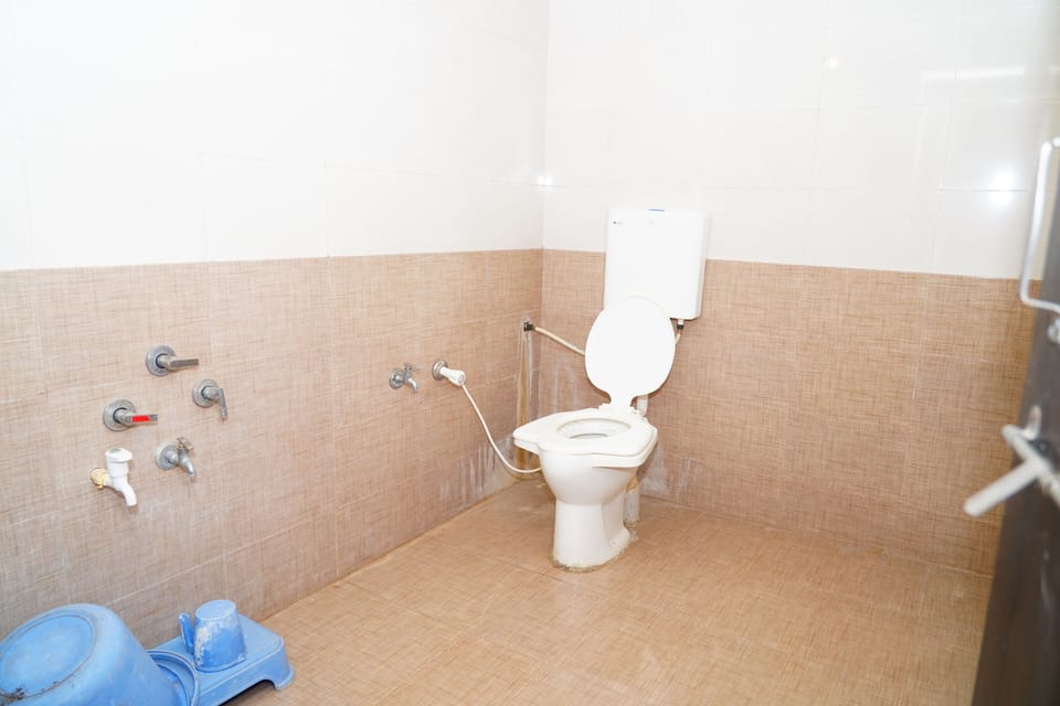 Shared Dormitory | Bathroom