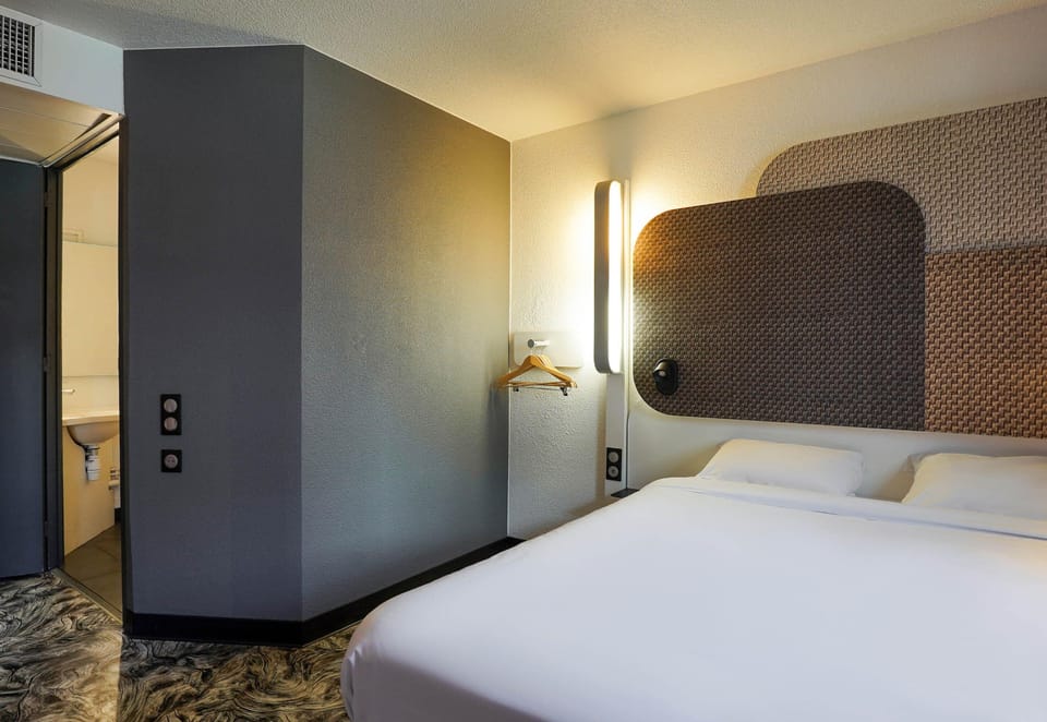 Double Room, Accessible, Non Smoking | Desk, soundproofing, iron/ironing board, free cribs/infant beds