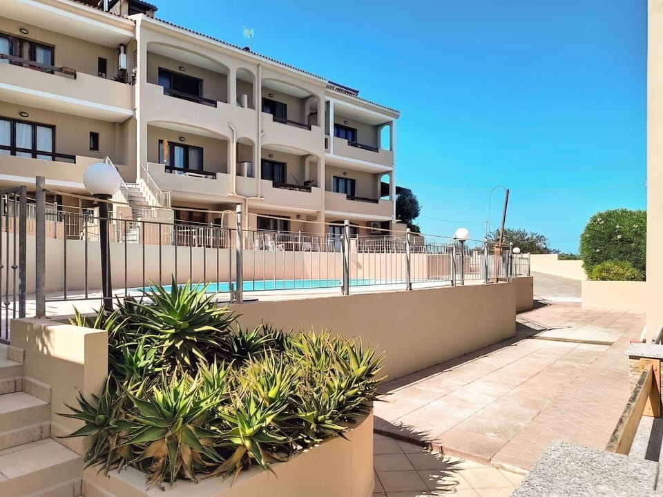 Swimming Pool, Balcony, Apartment, Resort, Estate, Villa, Hotel, Hacienda, Resort Town, Courtyard