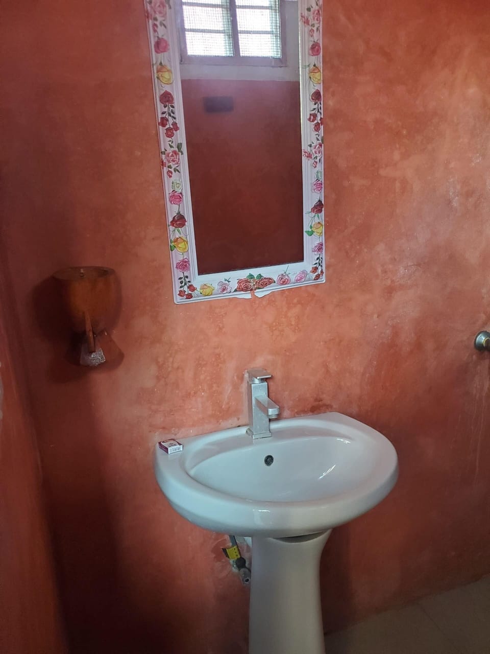 Single Room, Balcony | Bathroom | Shower, free toiletries, towels, soap