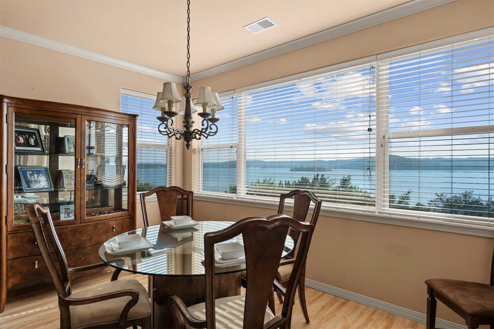 Make mealtime memories together in the elegant dining area​