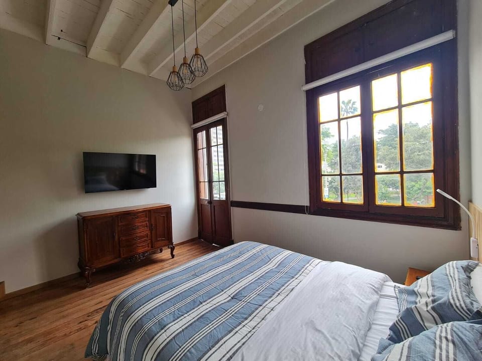 Premium Double Room, 1 Queen Bed, Ensuite, Park View | Laptop workspace, soundproofing, WiFi (free), bed sheets