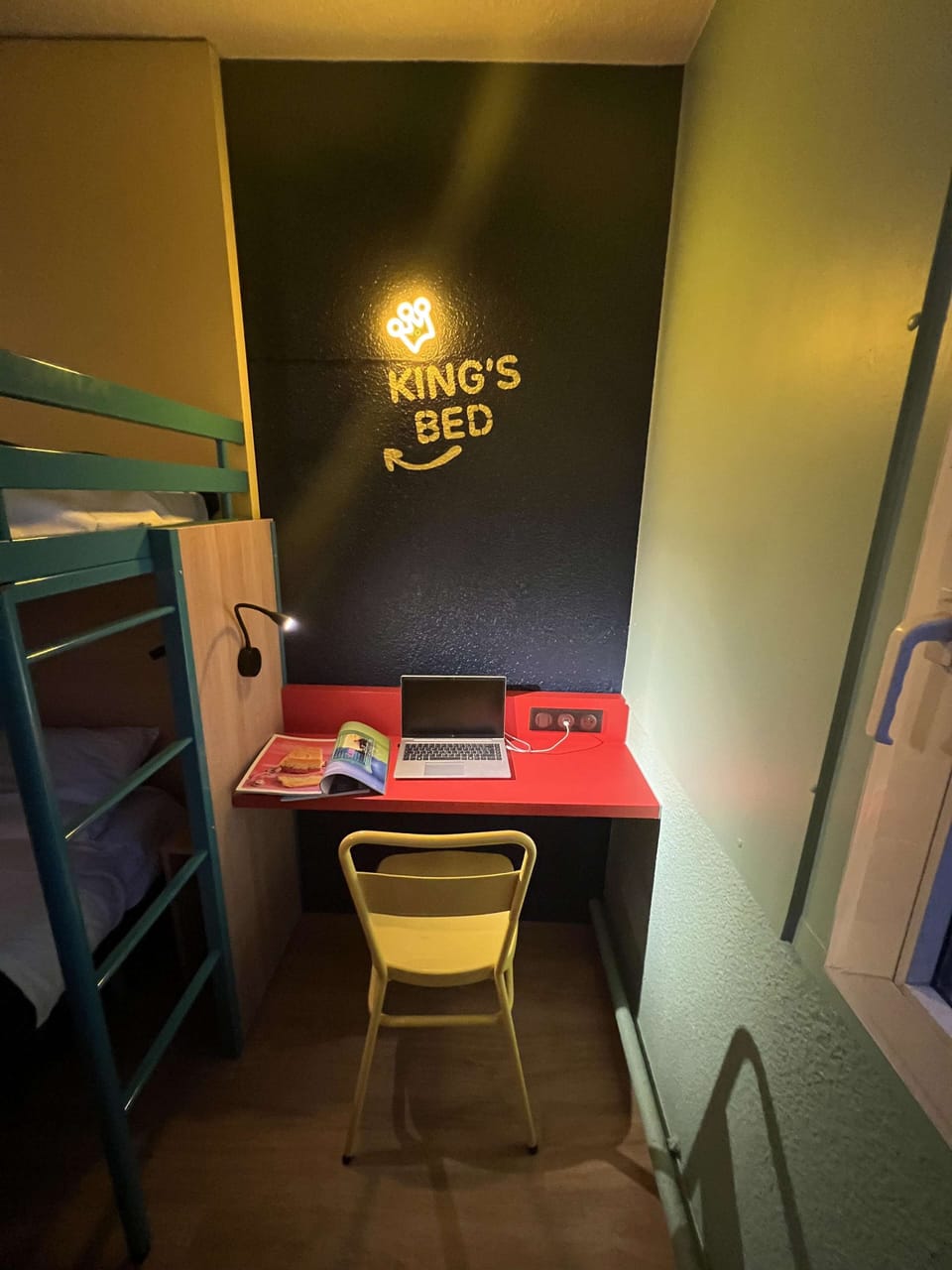 Individually furnished, laptop workspace, soundproofing, free WiFi
