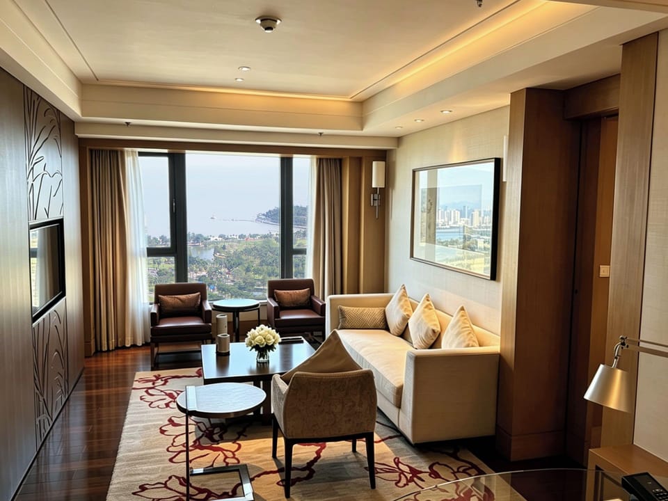 Premium bedding, down comforters, minibar, in-room safe