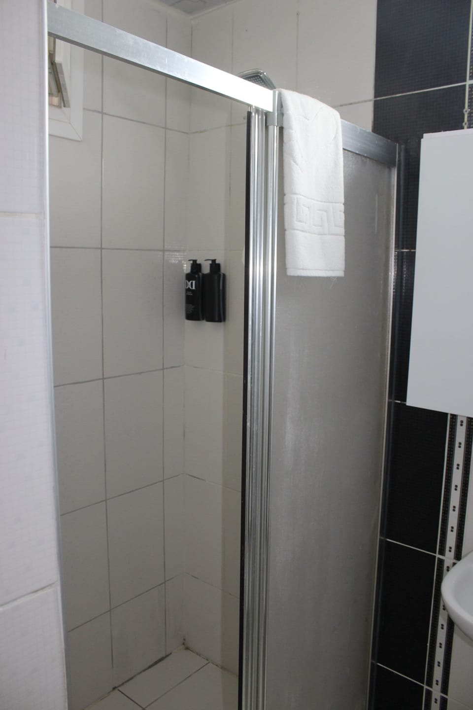 Basic Room, Balcony | Bathroom | Hair dryer, towels, soap, shampoo