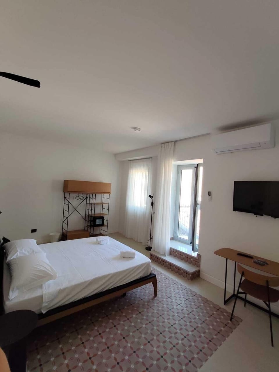 Standard Room (Pomice) | In-room safe, WiFi (free), bed sheets