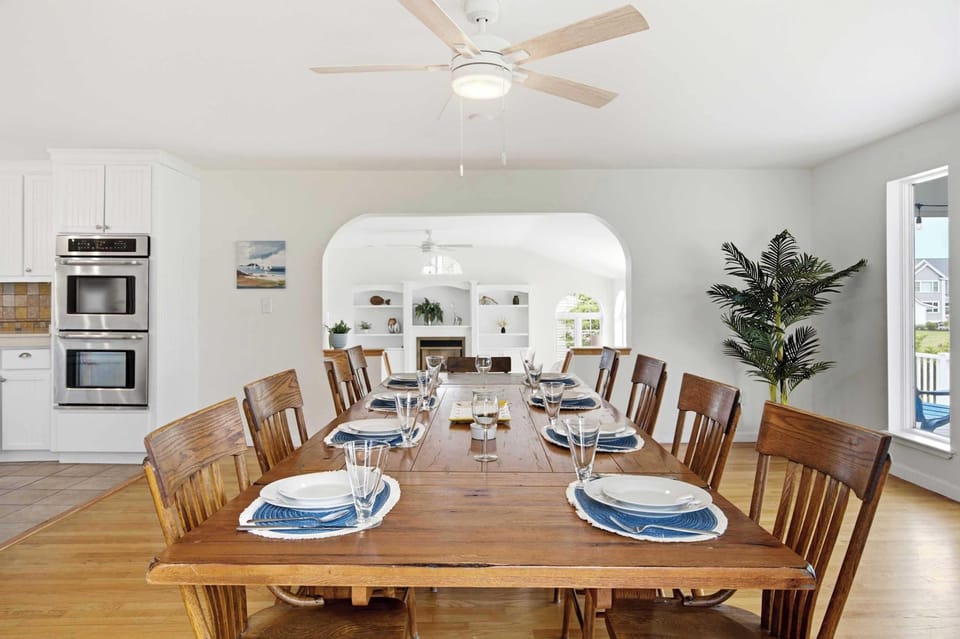 House, Multiple Beds (Two Tides) | Dining