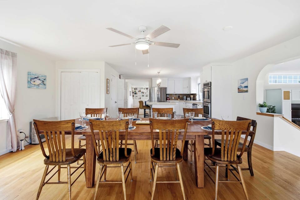 House, Multiple Beds (Two Tides) | Dining